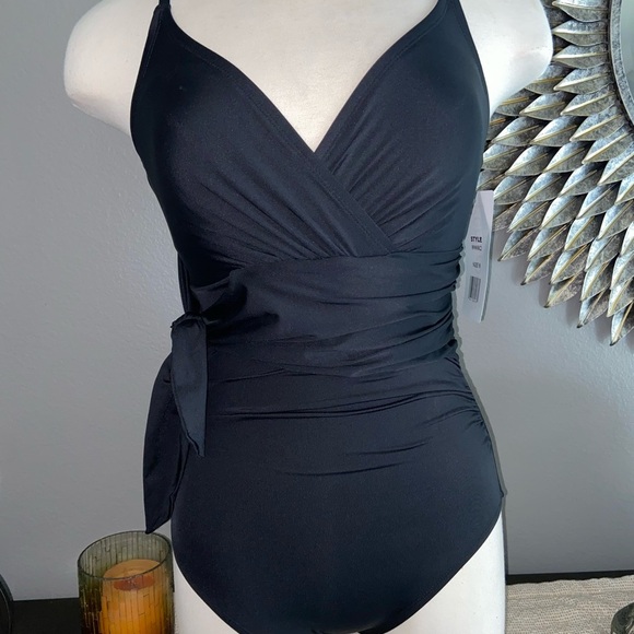 Penbrooke sleek women’s swimwear - Picture 2 of 16